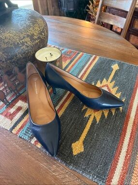 Classic Pointed-Toe Navy Leather Pumps